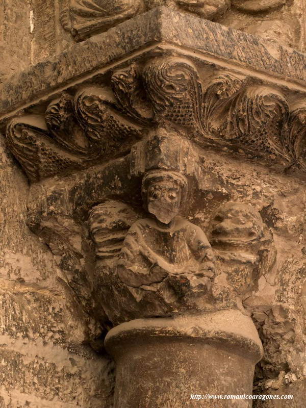 CAPITELES DE LA PORTADA